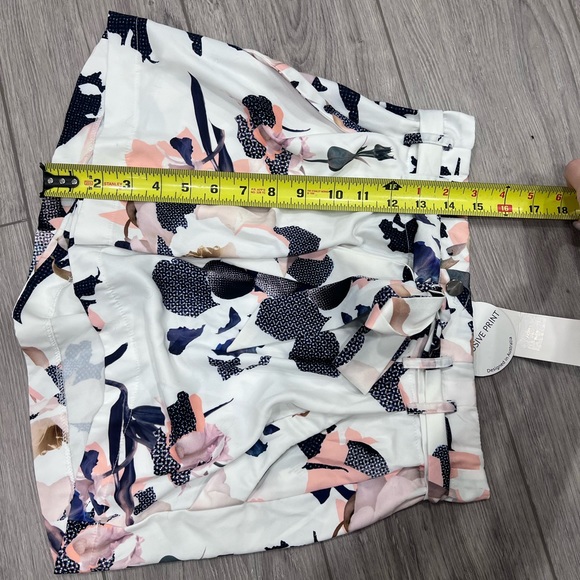 Exclusive print floral shorts - Picture 4 of 7